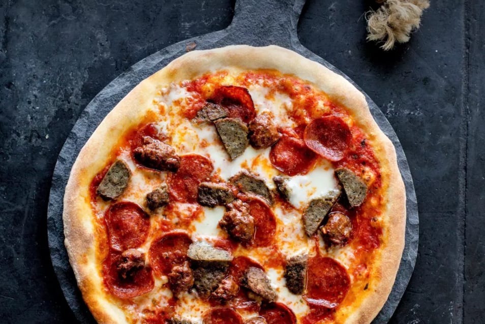 Carnivoro Pizza (Meat Lover) 20".