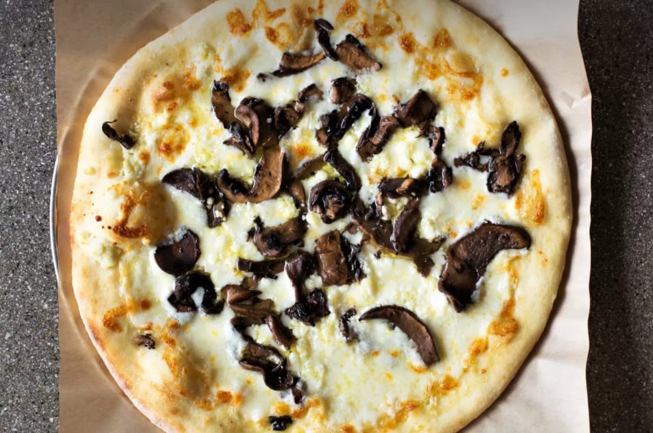 Goat Cheese & Portobello Pizza 20".