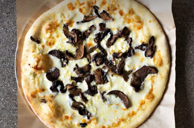 Goat Cheese & Portobello Pizza 20".